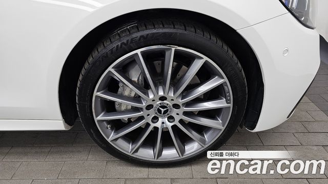 Mercedes-Benz E-Class E350 4MATIC AMG Line