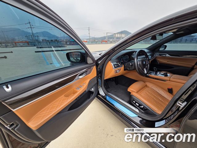 BMW 7-Series 740Li xDrive Design Pure Excellence
