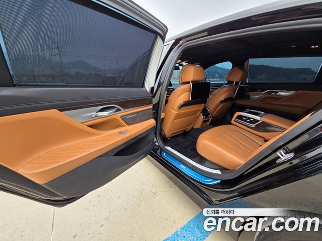 BMW 7-Series 740Li xDrive Design Pure Excellence