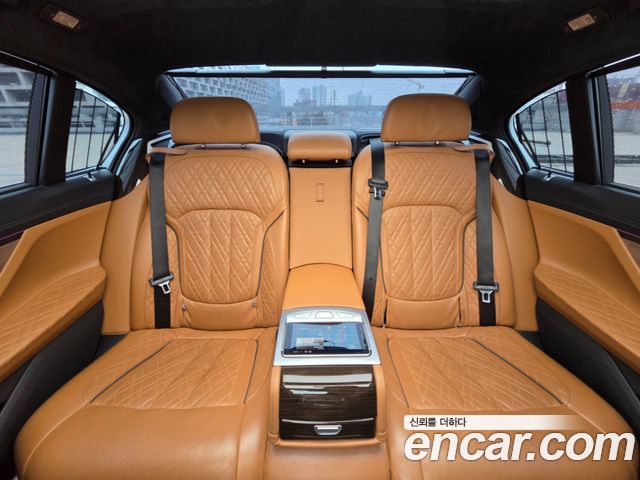 BMW 7-Series 740Li xDrive Design Pure Excellence