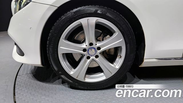 Mercedes-Benz E-Class E200 Avantgarde