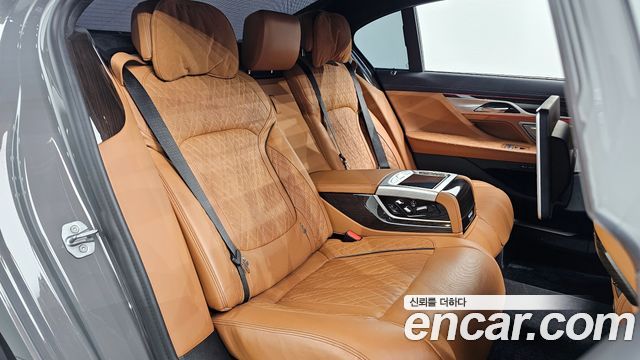 BMW 7-Series 740Li xDrive Design Pure Excellence