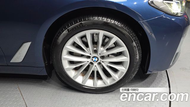 BMW 5-Series 530e Luxury