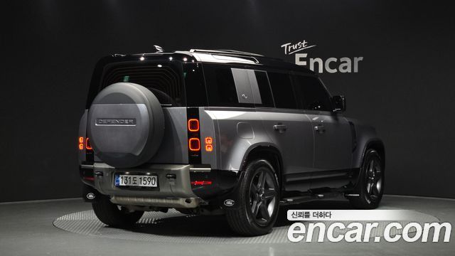 Land Rover Defender 110 P300 X-Dynamic SE