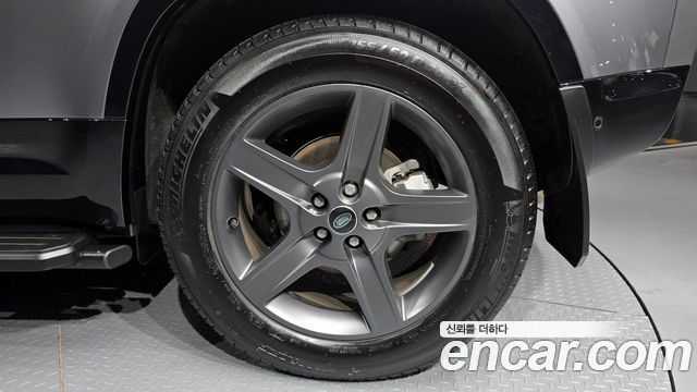 Land Rover Defender 110 P300 X-Dynamic SE