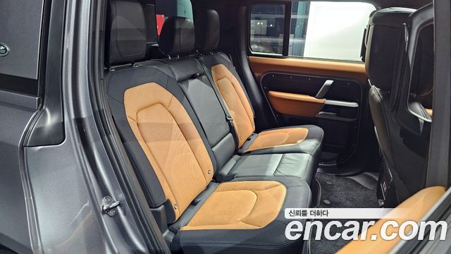 Land Rover Defender 110 P300 X-Dynamic SE