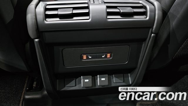 Land Rover Defender 110 P300 X-Dynamic SE