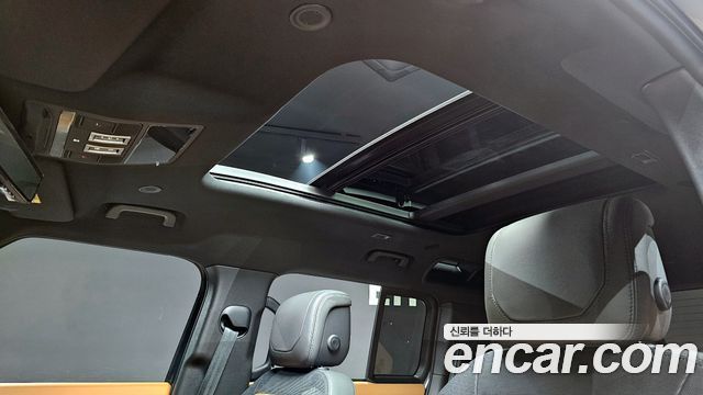 Land Rover Defender 110 P300 X-Dynamic SE