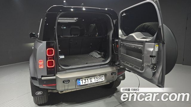 Land Rover Defender 110 P300 X-Dynamic SE