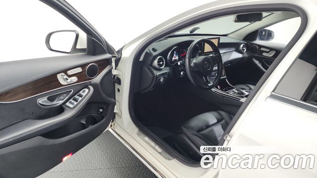 Mercedes-Benz C-Class C200 4MATIC Exclusive