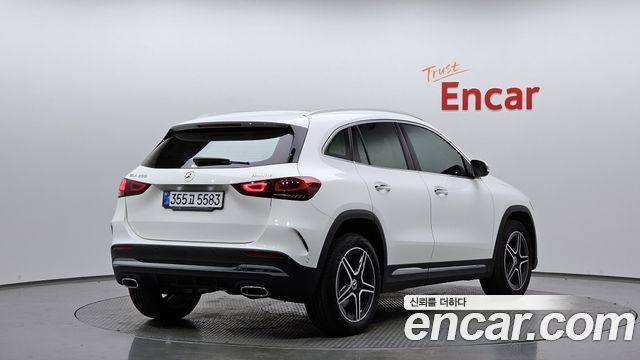 Mercedes-Benz GLA-Class GLA250 4MATIC