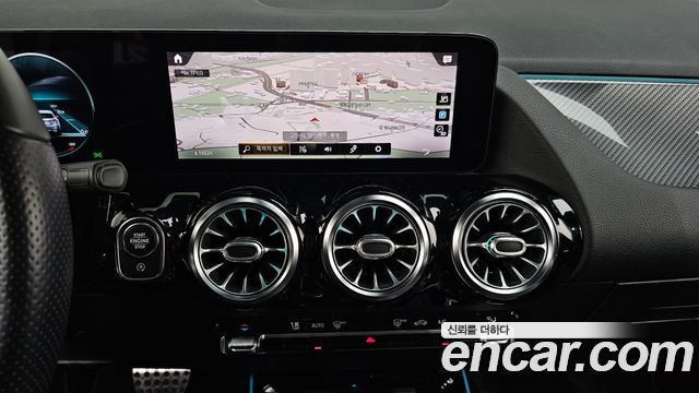 Mercedes-Benz GLA-Class GLA250 4MATIC