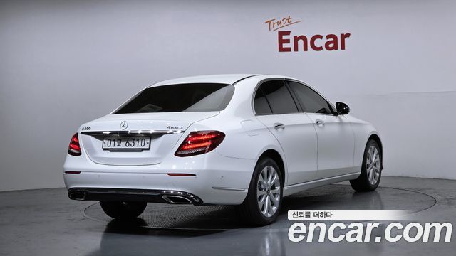 Mercedes-Benz E-Class E300 4MATIC Exclusive