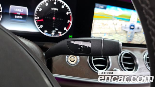 Mercedes-Benz E-Class E300 4MATIC Exclusive