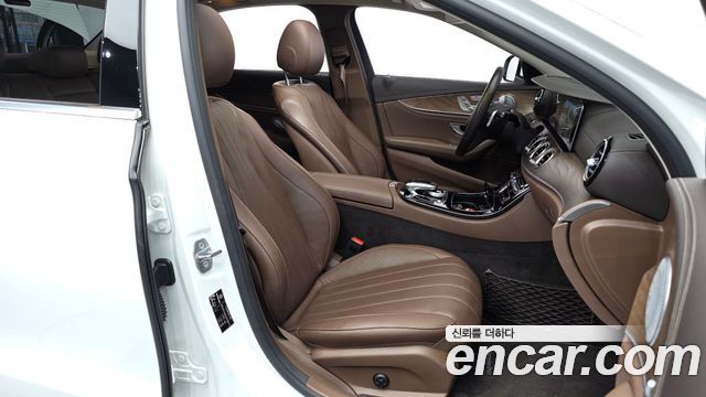 Mercedes-Benz E-Class E300 4MATIC Exclusive