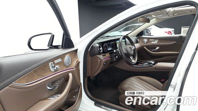 Mercedes-Benz E-Class E300 4MATIC Exclusive