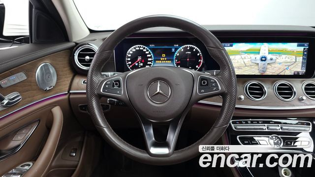 Mercedes-Benz E-Class E300 4MATIC Exclusive