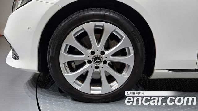 Mercedes-Benz E-Class E300 Exclusive