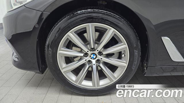 BMW 5-Series 520i Luxury