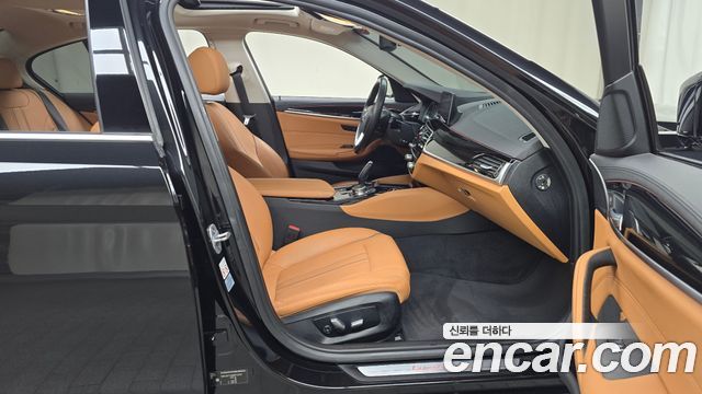 BMW 5-Series 520i Luxury