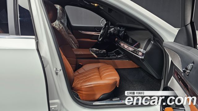 BMW 7-Series 740i xDrive M Sport