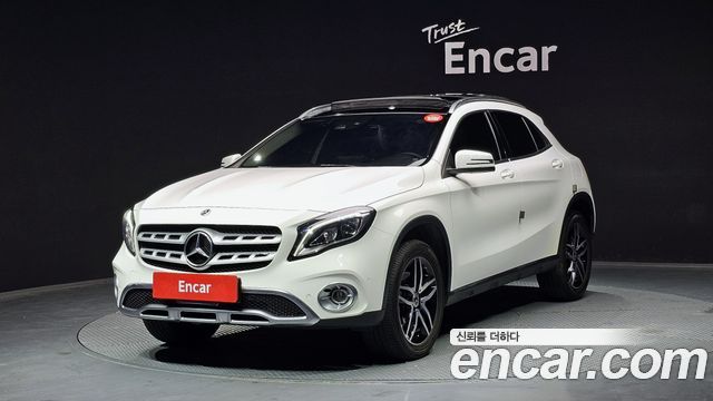 Mercedes-Benz GLA-Class GLA220 Premium