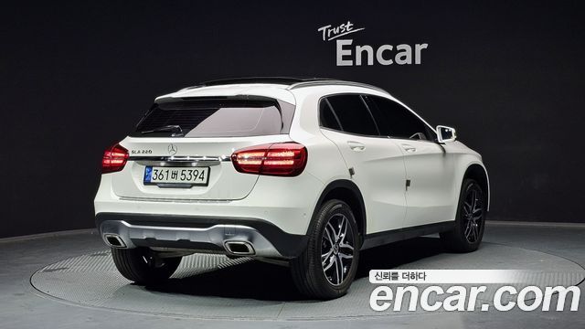 Mercedes-Benz GLA-Class GLA220 Premium