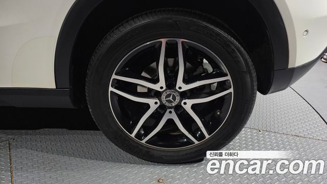Mercedes-Benz GLA-Class GLA220 Premium