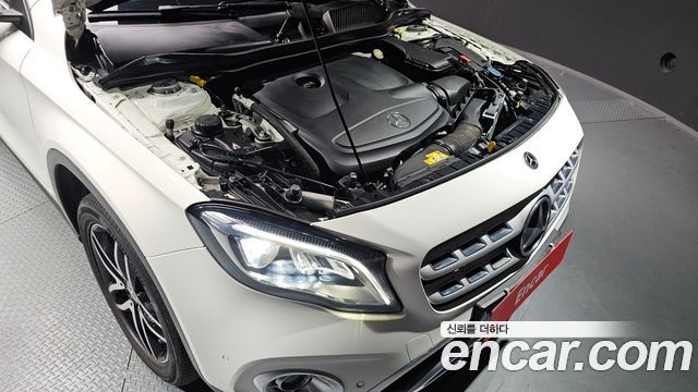 Mercedes-Benz GLA-Class GLA220 Premium