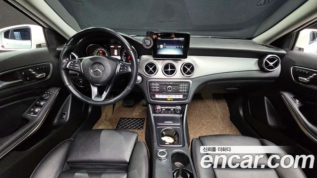 Mercedes-Benz GLA-Class GLA220 Premium
