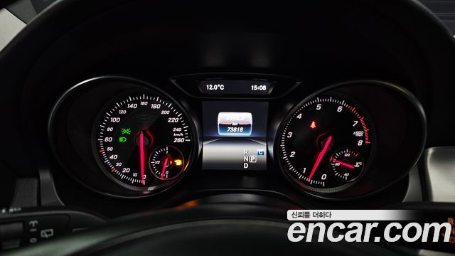 Mercedes-Benz GLA-Class GLA220 Premium