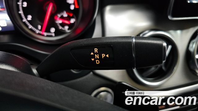 Mercedes-Benz GLA-Class GLA220 Premium