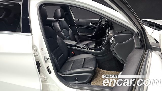 Mercedes-Benz GLA-Class GLA220 Premium