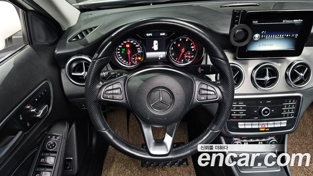 Mercedes-Benz GLA-Class GLA220 Premium