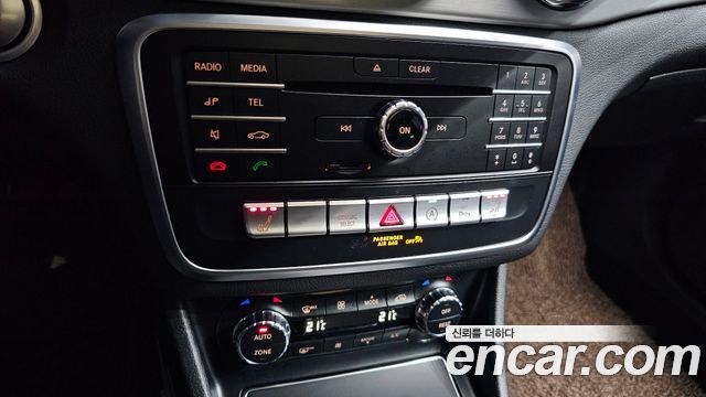 Mercedes-Benz GLA-Class GLA220 Premium