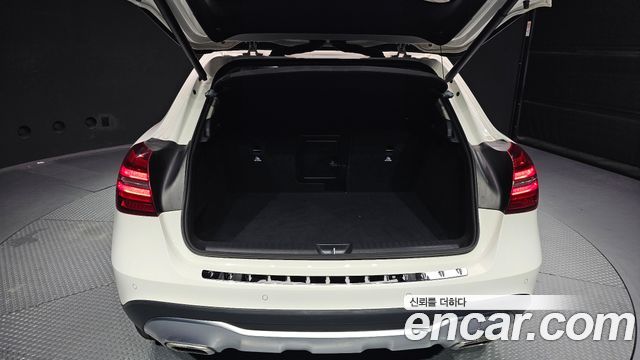 Mercedes-Benz GLA-Class GLA220 Premium