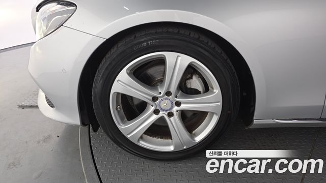 Mercedes-Benz E-Class E220d Avantgarde