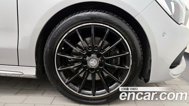 Mercedes-Benz CLA-Class CLA250 4MATIC AMG Line