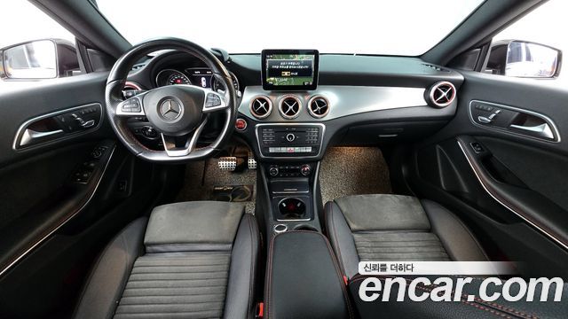 Mercedes-Benz CLA-Class CLA250 4MATIC AMG Line
