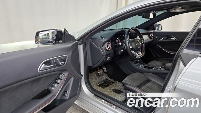 Mercedes-Benz CLA-Class CLA250 4MATIC AMG Line