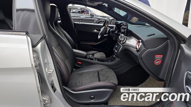 Mercedes-Benz CLA-Class CLA250 4MATIC AMG Line