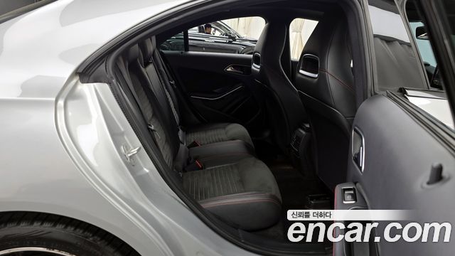 Mercedes-Benz CLA-Class CLA250 4MATIC AMG Line