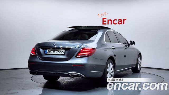 Mercedes-Benz E-Class E300 4MATIC Exclusive