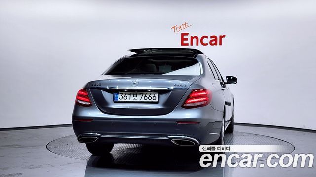 Mercedes-Benz E-Class E300 4MATIC Exclusive