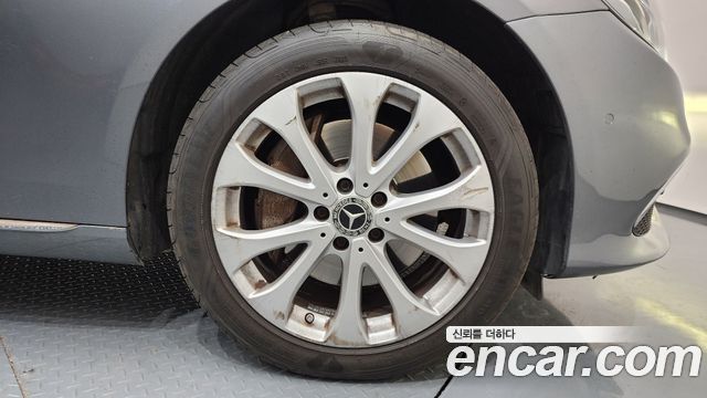 Mercedes-Benz E-Class E300 4MATIC Exclusive
