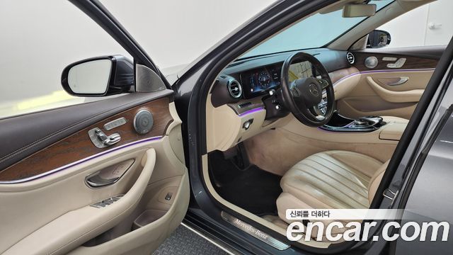 Mercedes-Benz E-Class E300 4MATIC Exclusive