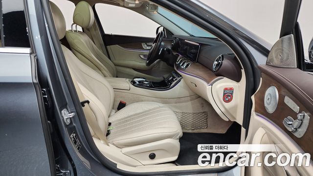 Mercedes-Benz E-Class E300 4MATIC Exclusive