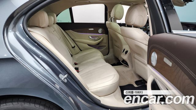 Mercedes-Benz E-Class E300 4MATIC Exclusive