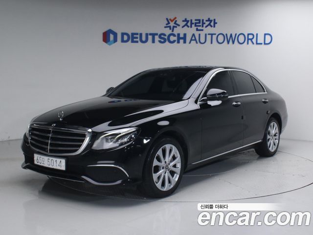 Mercedes-Benz E-Class E300 4MATIC Exclusive Standard