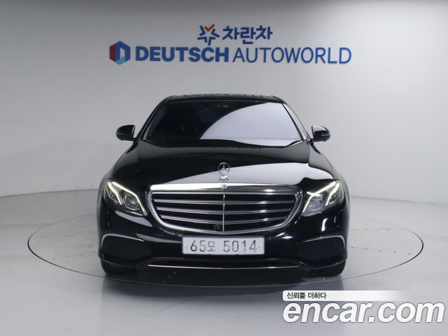 Mercedes-Benz E-Class E300 4MATIC Exclusive Standard